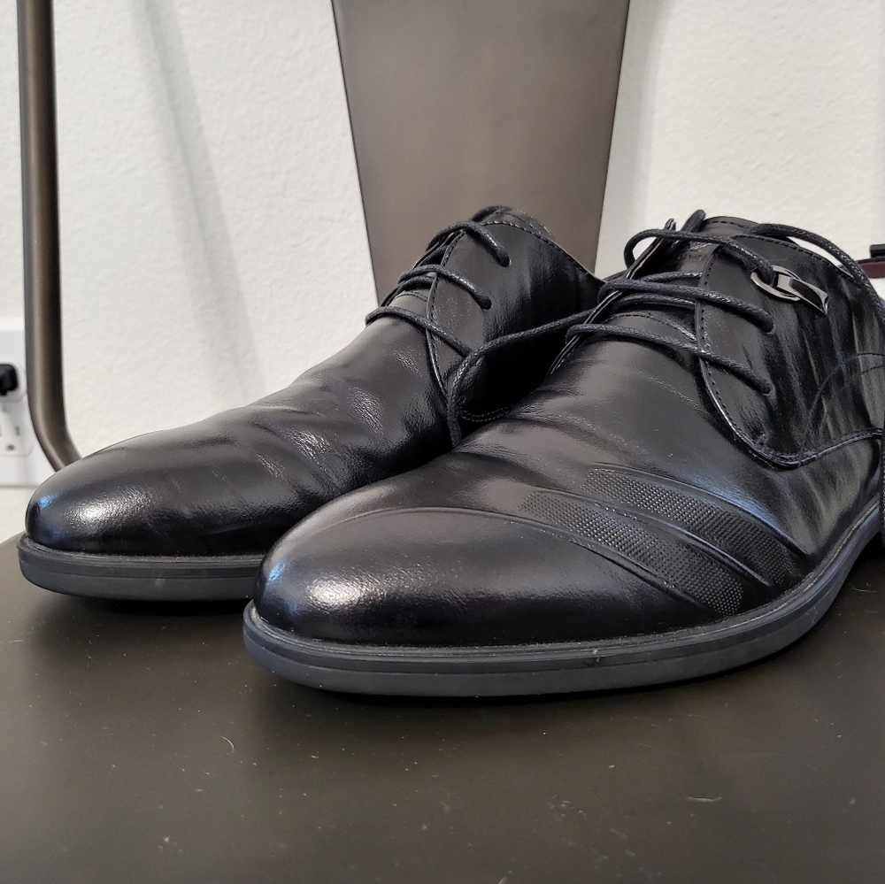 Men's black leather shoes